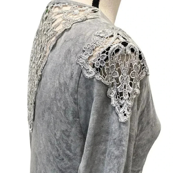 Impulse California lace top - Picture 3 of 8